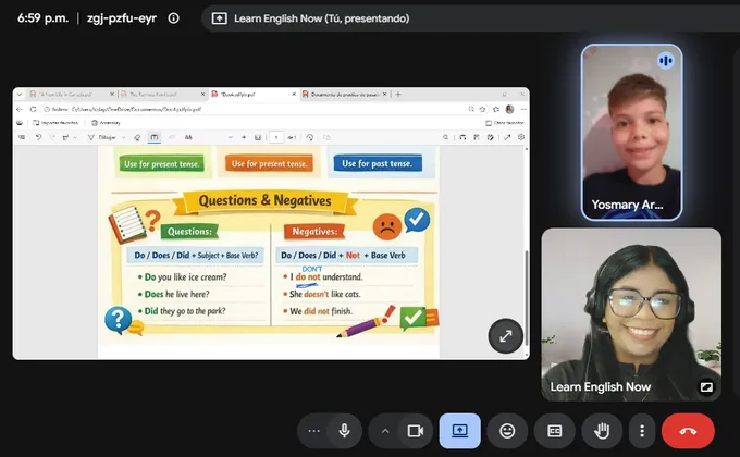 La profesora de Learn English Now en una clase 1:1 en vivo